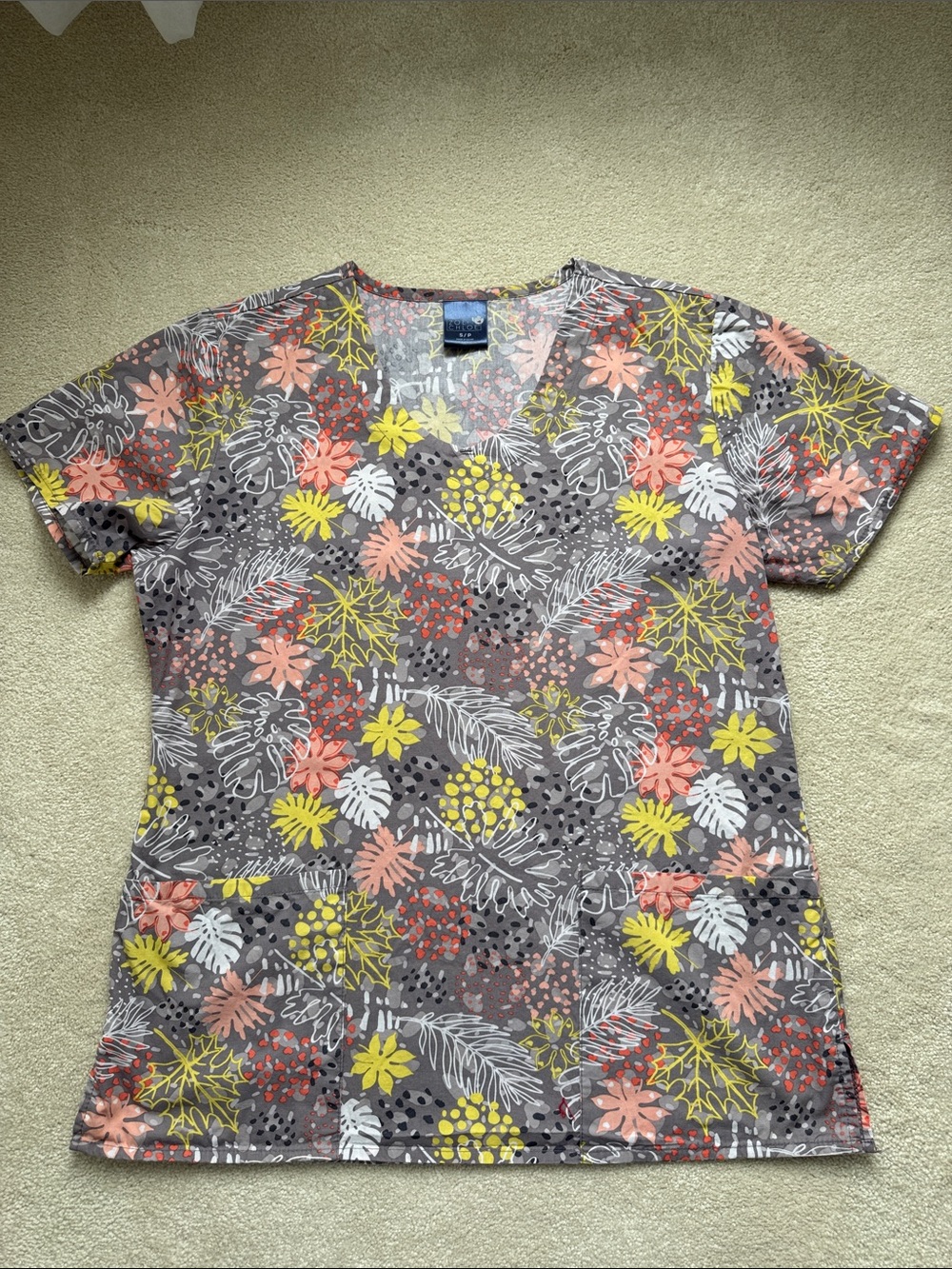 Scrub Top V-Neck Floral Print Short Sleeve in Gray, Yellow & Peach